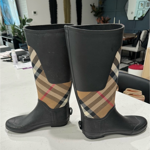 BURBERRY RAIN/WINTER BOOTS IN CLASSIC PRINT! SIZE 8! - Picture 5 of 7